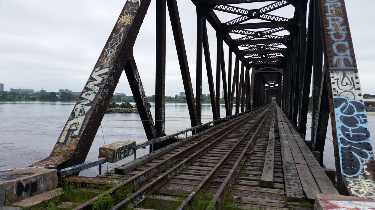 Le pont Prince-de-Galles qui relie Ottawa à Gatineau