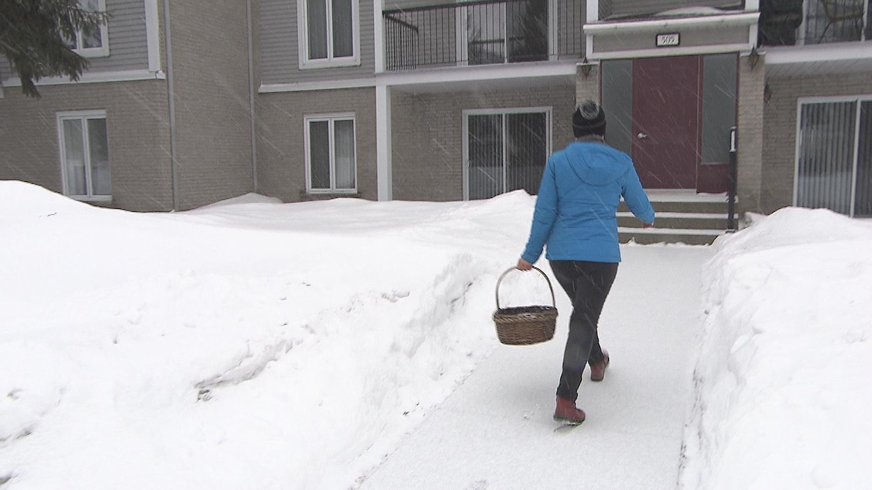 Une bénévole du réseau panquébécois des popotes roulantes (Archives)