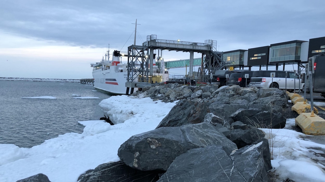Au port de Matane, le navire CTMA Voyageur venu en renfort