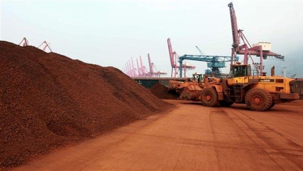Des terres rares dans un port chinois.
