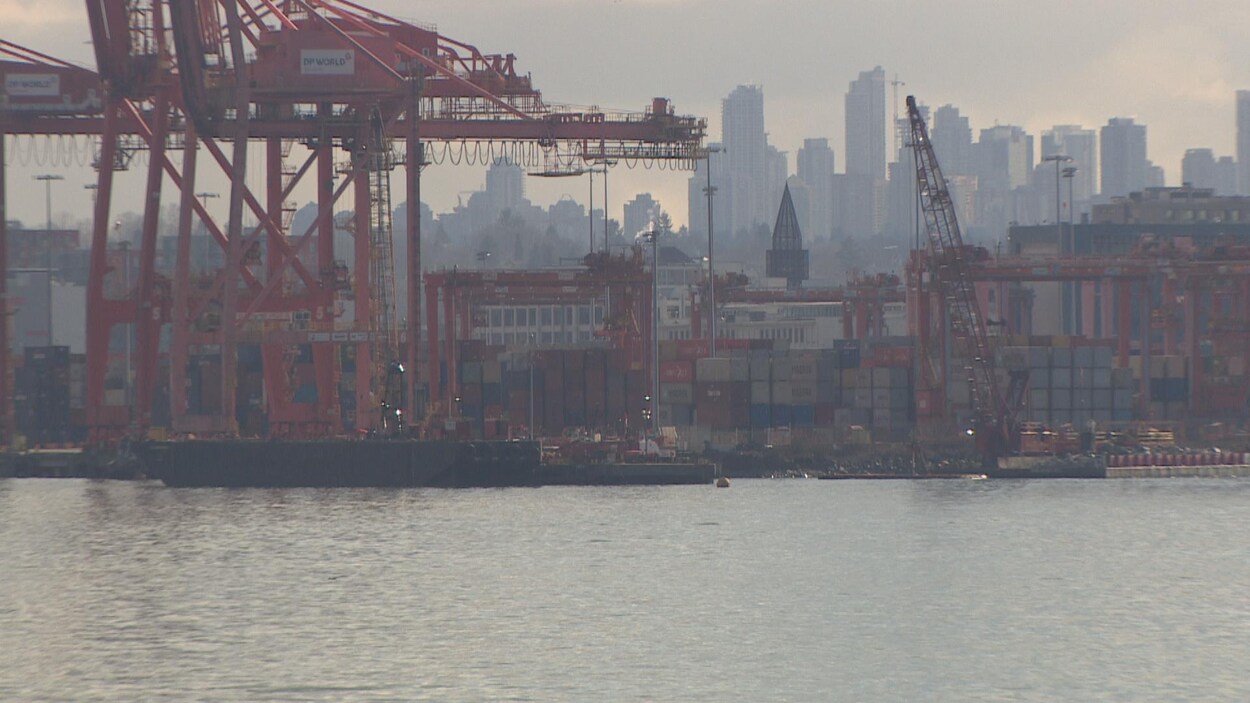 Le port et la ville de Vancouver en arrière.