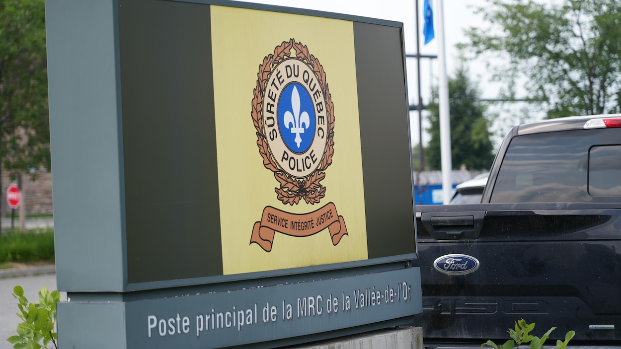 Quatre policiers de Val-d’Or blâmés pour être entrés dans un appartement sans mandat