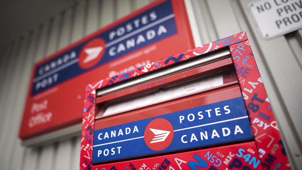 Des boîtes postales.