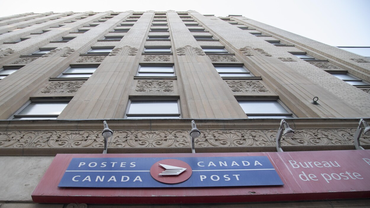 Un édifice de Postes Canada.