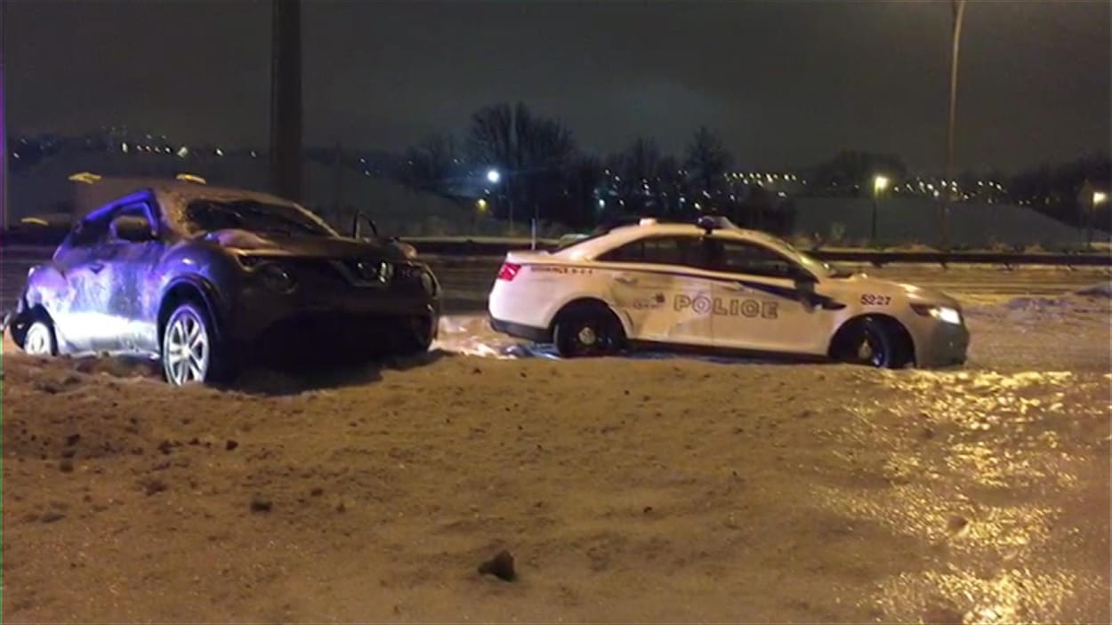 Voiture accidentée sur l'autoroute Charest ouest, à Québec