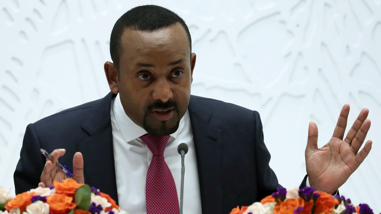 Le premier ministre de l'Éthiopie Abiy Ahmed s'adresse aux médias lors d'un point de presse.