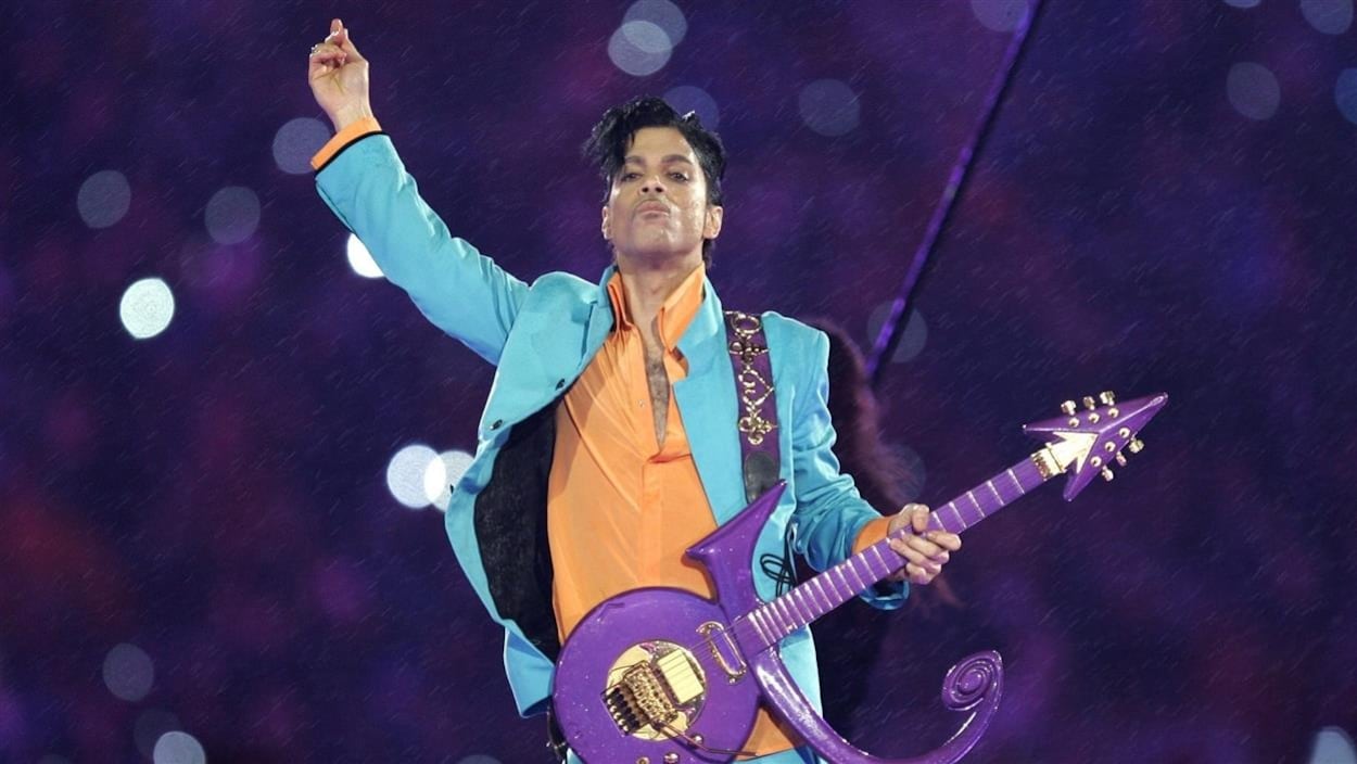 Prince pendant un concert en 2007.
