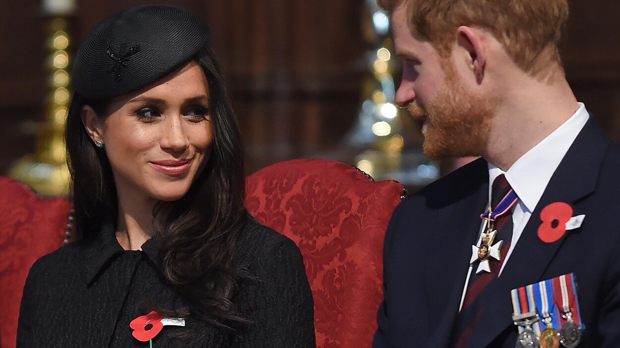 Meghan sourit à son fiancé. Meghan sourit à son fiancé.