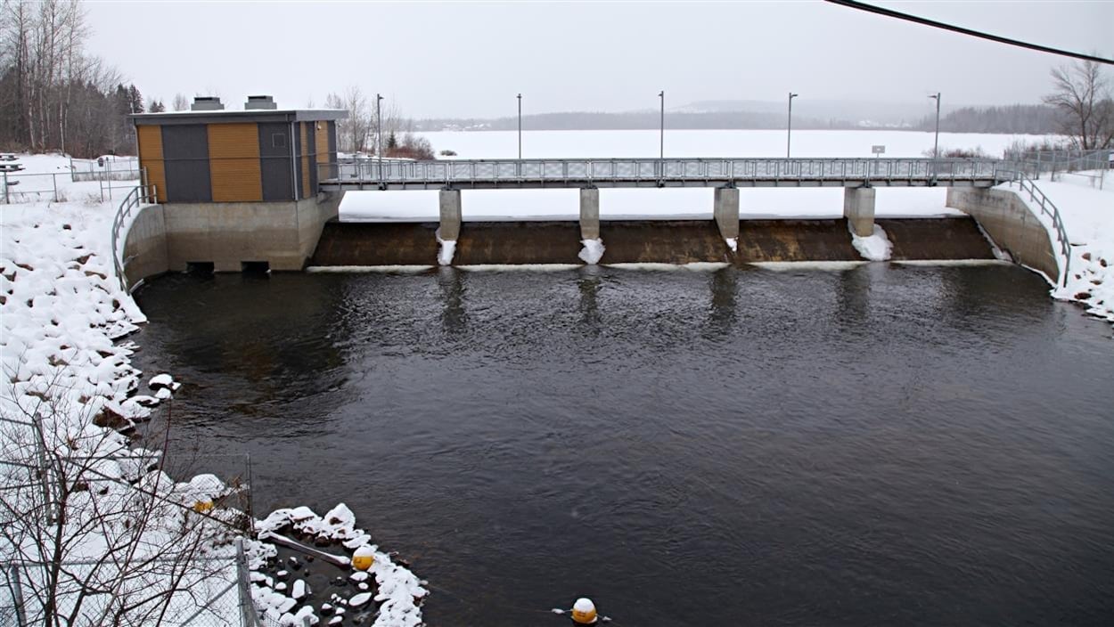 Le barrage Cyrille-Delage, érigé sur le lac Saint-Charles. Le barrage Cyrille-Delage, érigé sur le lac Saint-Charles.
