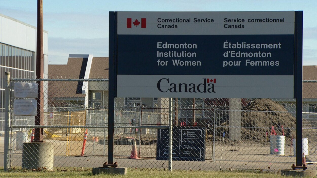 Un panneau annonçant l'emplacement de l'établissement d'Edmonton pour femmes.