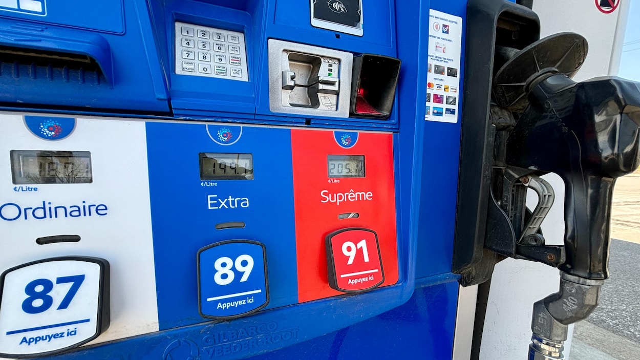 Prix de l’essence Québec va imposer la transparence aux détaillants RadioCanada