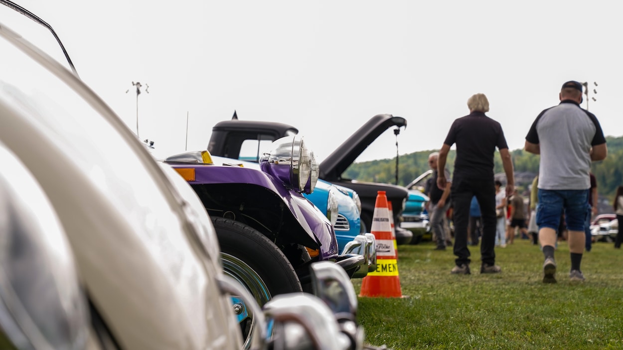 EN PHOTOS | Les moteurs de voitures anciennes vrombissent malgré le prix du carburant