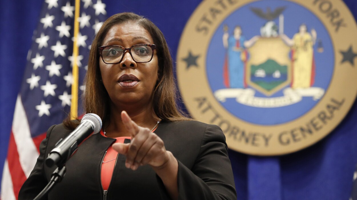 Letitia James pendant un point de presse.