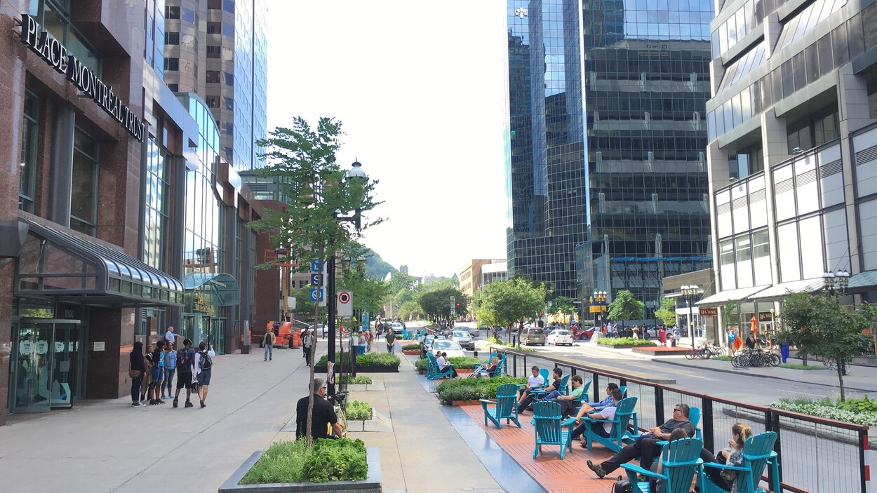 La promenade Fleuve-Montagne dans le secteur de McGill College, dans le centre-ville de Montréal La promenade Fleuve-Montagne dans le secteur de McGill College, dans le centre-ville de Montréal