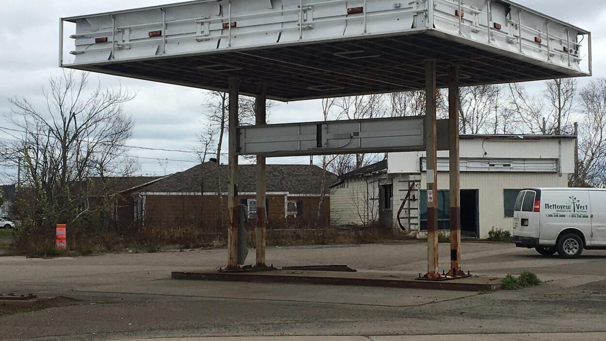 Cette propriété à l'abandon, à Shippagan, deviendra un espace vert