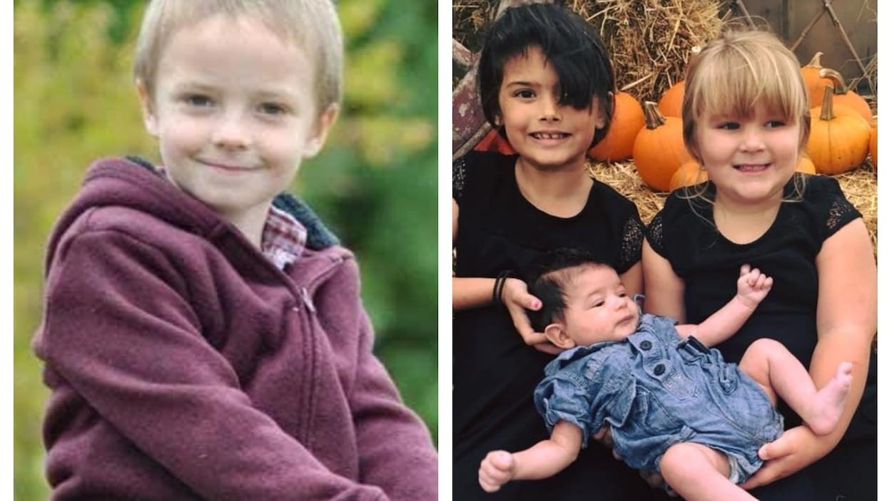 Trois enfants, un garçon et deux fillettes qui tiennent un bébé dans leurs bras. Trois enfants, un garçon et deux fillettes qui tiennent un bébé dans leurs bras.