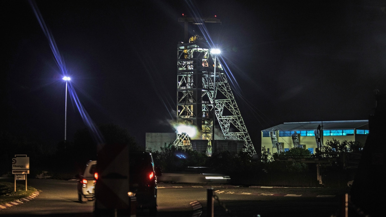 Le puits de la mine d’or Beatrix, en Afrique du Sud, où près de 1000 travailleurs ont été emprisonnés à la suite d’une panne d’électricité, le 31 janvier 2018. Le puits de la mine d’or Beatrix, en Afrique du Sud, où près de 1000 travailleurs ont été emprisonnés à la suite d’une panne d’électricité, le 31 janvier 2018.