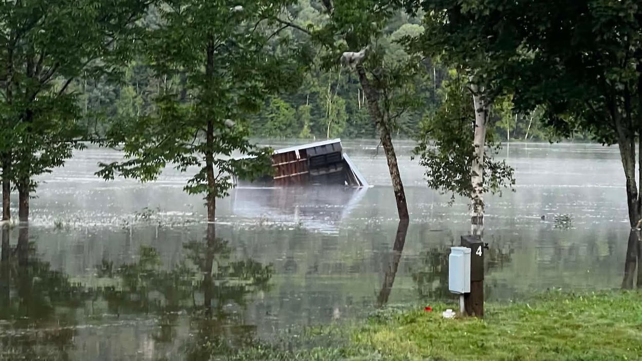 Débit des eaux en Mauricie : sauvetages nautiques et quais à la dérive