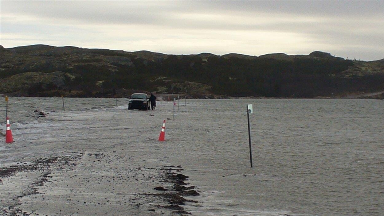 Route d'accès au quai de Tête-à-la-Baleine, en Basse-Côte-Nord.