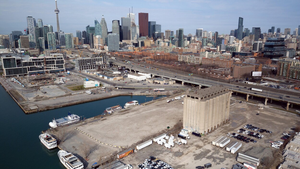 Vue aérienne du secteur riverain de Toronto