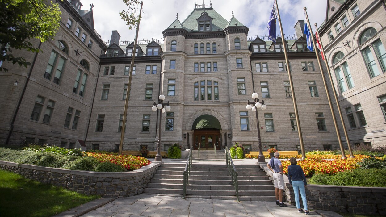 La façade de l’hôtel de ville de Québec.