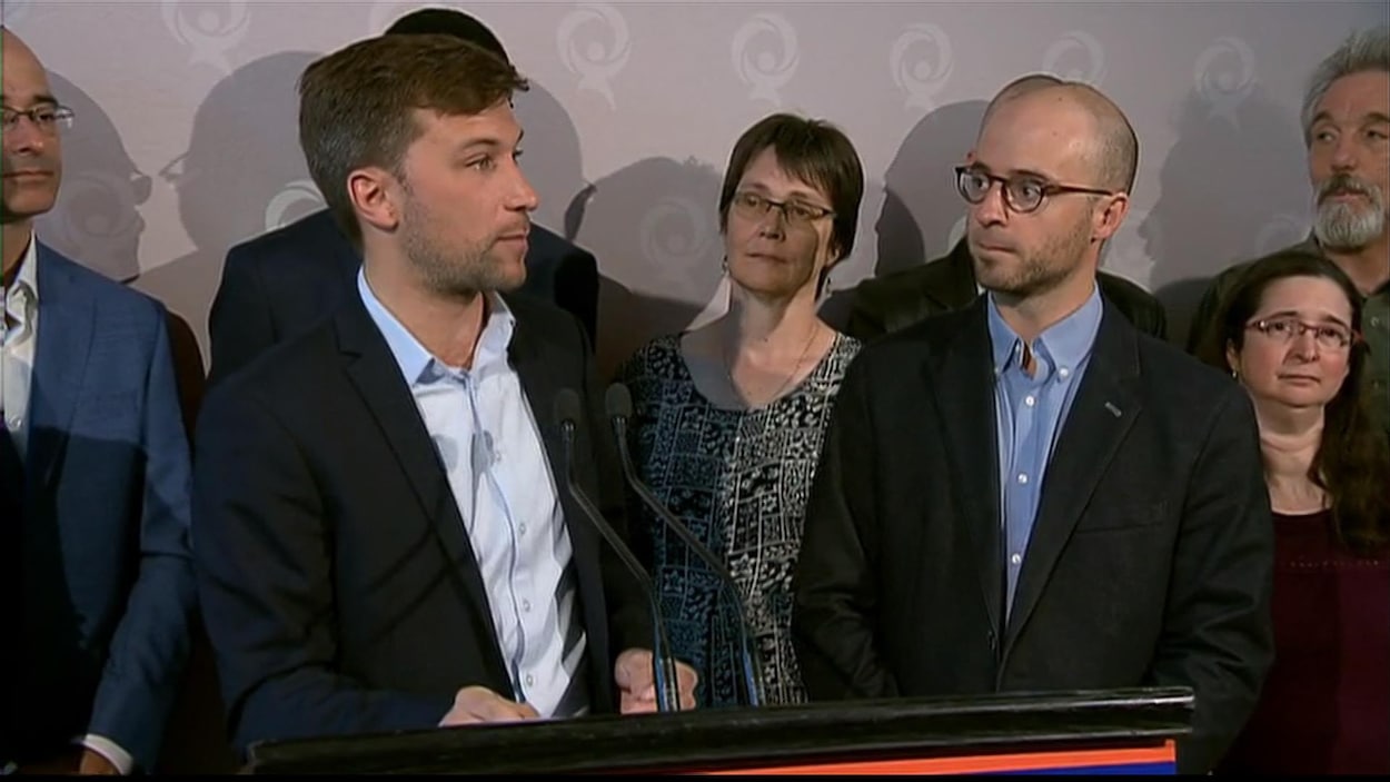 Le co-porte-parole de Québec solidaire, Gabriel Nadeau-Dubois, en compagnie du candidat Sol Zanetti.