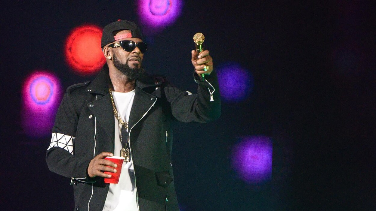 R. Kelly durant un concert à Chicago, en 2016.