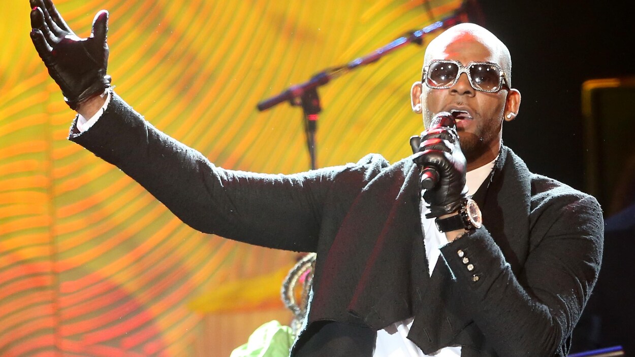 Le chanteur américain R. Kelly au gala pré-grammy en 2014