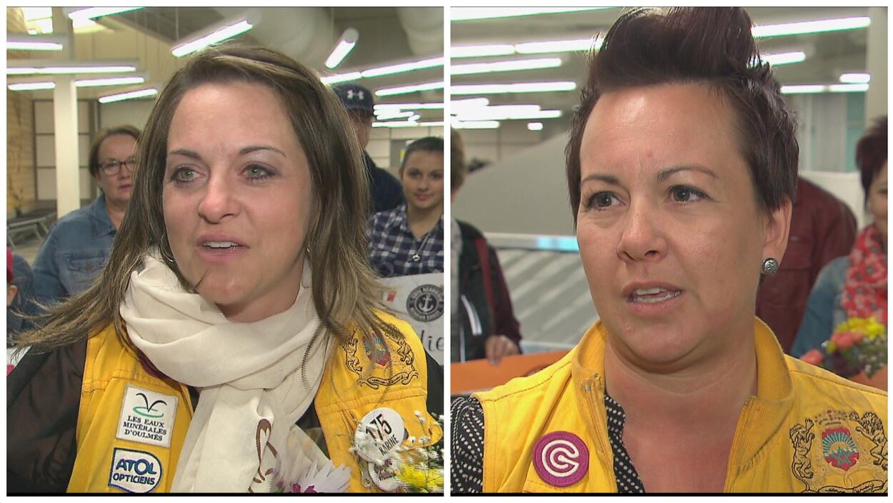 Deux femmes à l'arrivée à l'aéroport