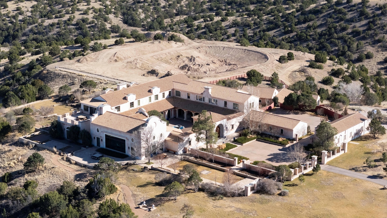 Des enquêteurs fouillent le ranch de Jeffrey Epstein au Nouveau-Mexique