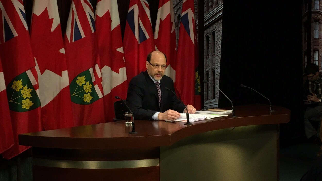 Dans son rapport rendu public jeudi, Howard Sapers propose des suggestions pour réduire de façon sécuritaire le recours à cette pratique controversée dont l'usage est selon lui en hausse en Ontario.
