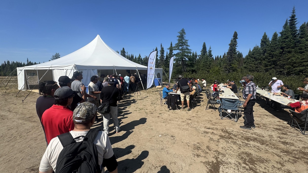 Premier rassemblement des hommes à Ekuanitshit