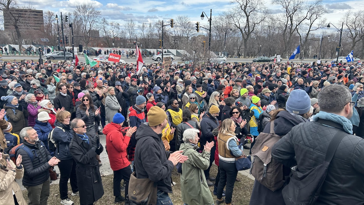 Des Canadiens se rassemblent à travers le pays pour des manifestations anti-Trump
