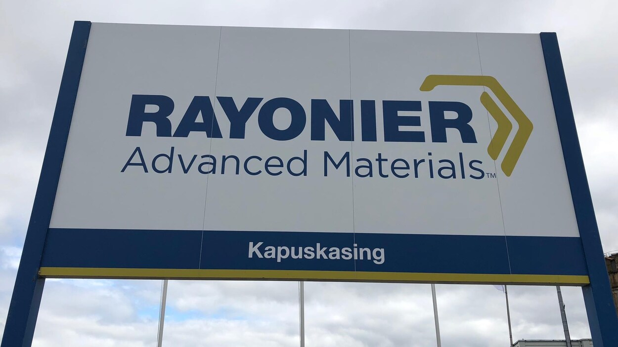 Pancarte de l'usine Rayonier à Kapusksing