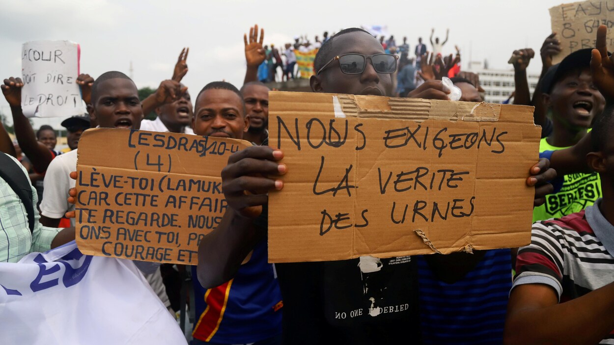 Les partisans de Martin Fayulu, qui conteste les résultats de l'élection présidentielle de la CENI devant la cour constitutionnelle de Kinshasa.
