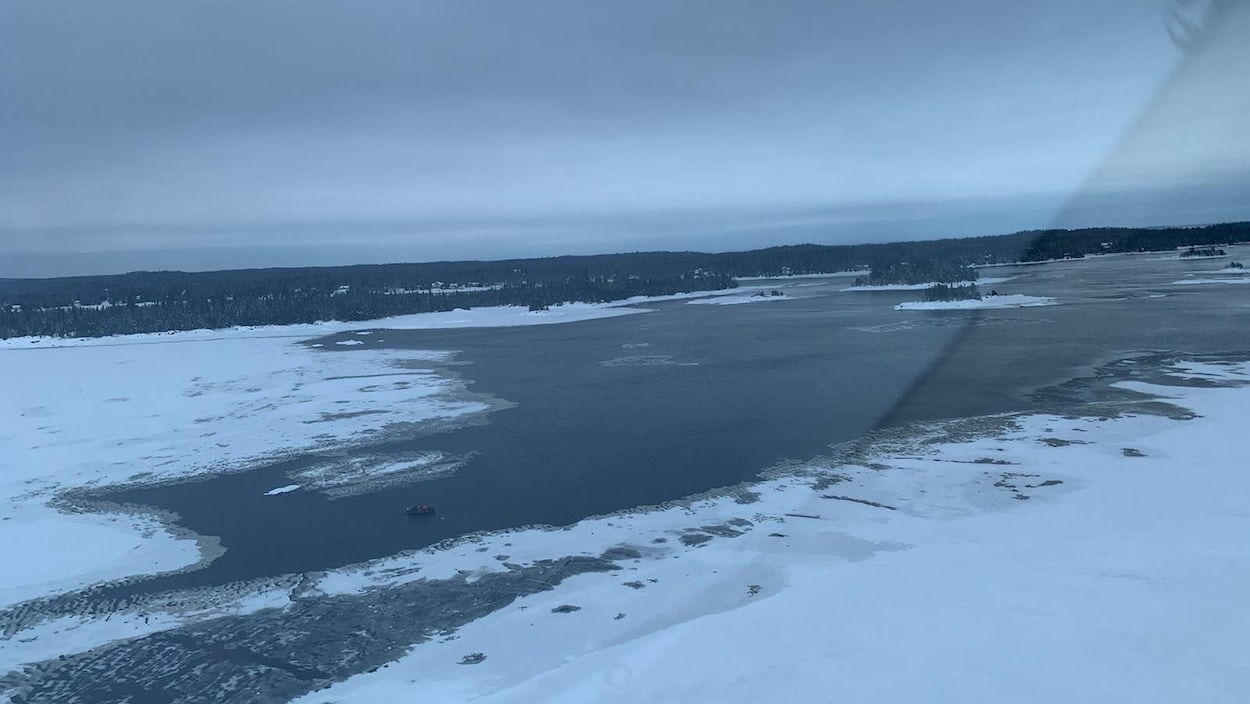 Un lac l'hiver.