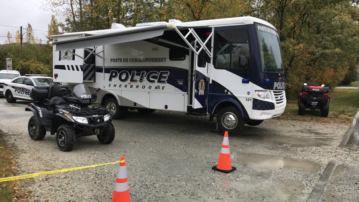 Des voitures du Service de police de Sherbrooke.