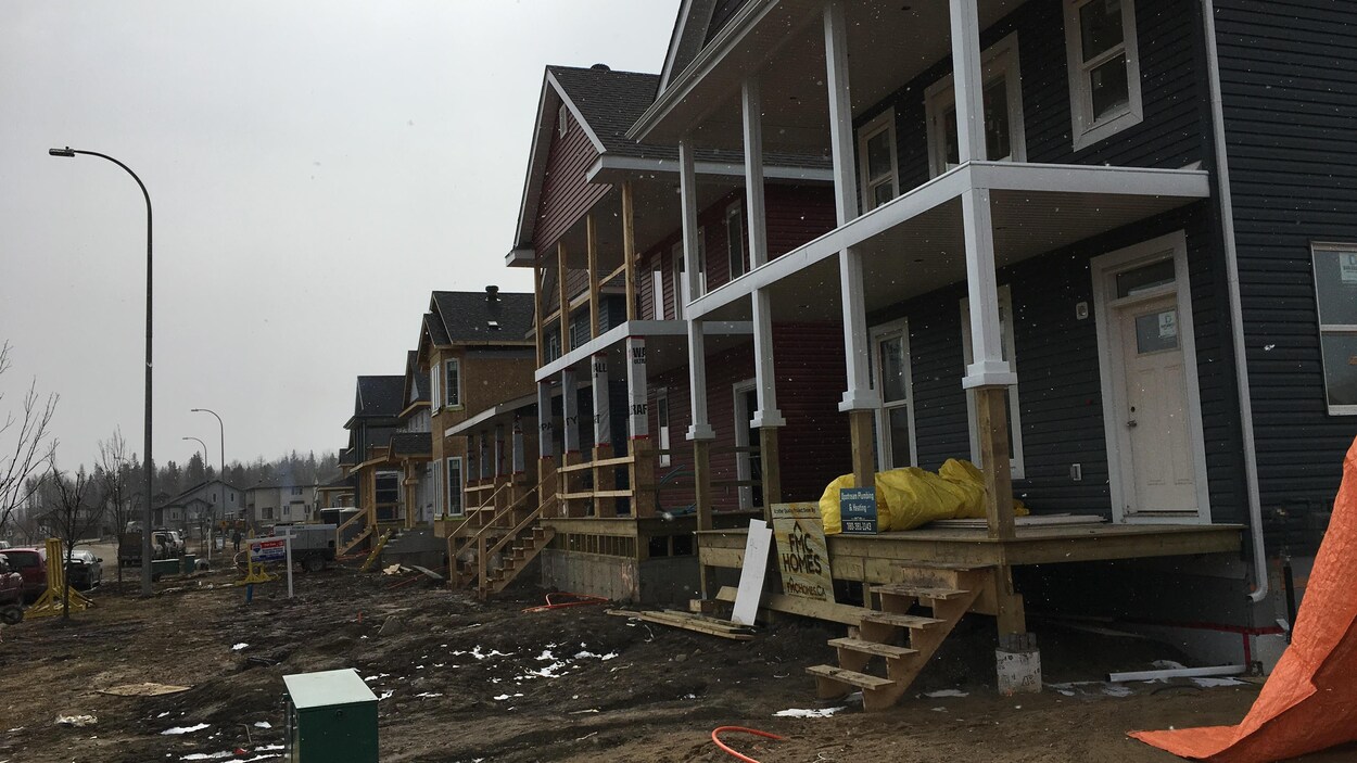 Des maisons en reconstruction à Fort McMurray.