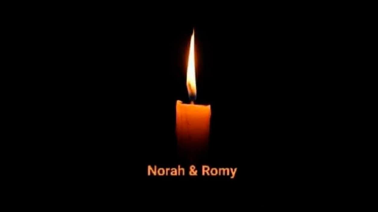 Image d'une chandelle allumée, sur fond noir, avec les inscriptions « Norah & Romy » au bas.