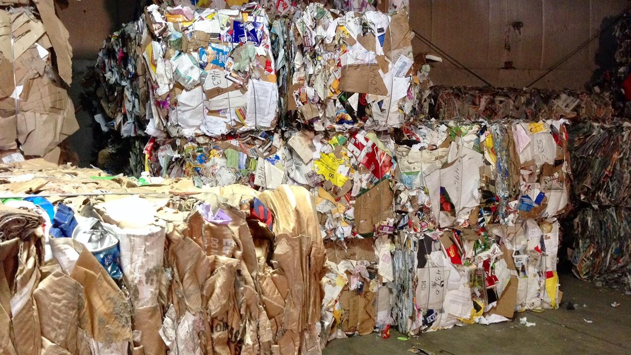 Des amas de matières recyclables