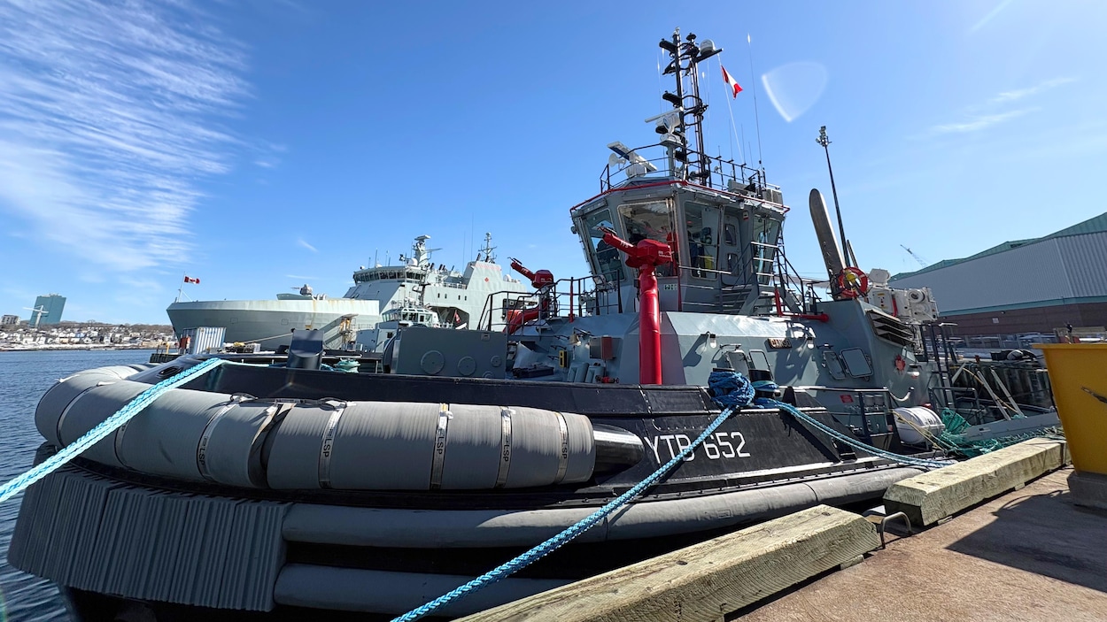 Le premier de deux gros remorqueurs navals est livré à la Marine, à Halifax