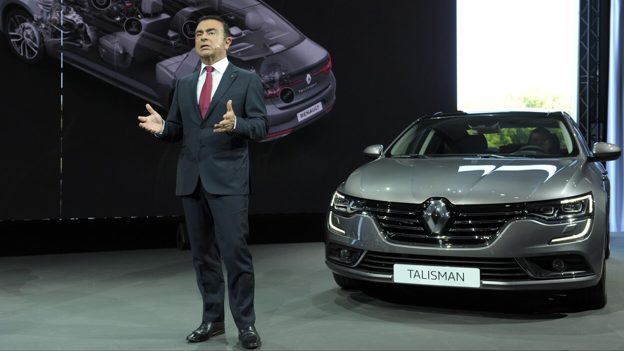 Le PDG de Renault, Carlos Ghosn, annonce un nouveau modèle de véhicule. Le PDG de Renault, Carlos Ghosn, annonce un nouveau modèle de véhicule.