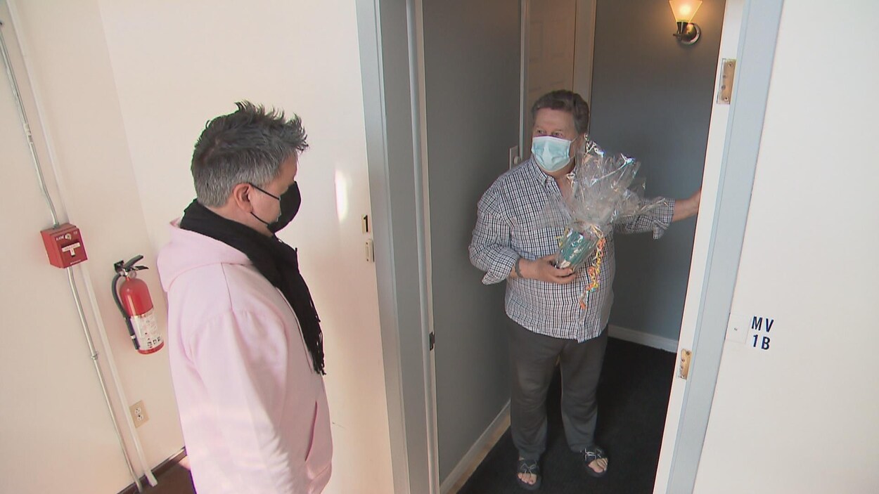 Michel Vézina est reçu dans un appartement