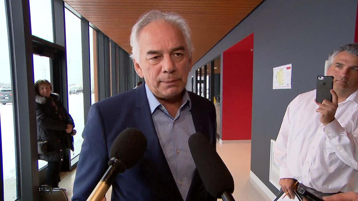 Ghislain Picard accorde une entrevue à la sortie de la rencontre avec François Legault.