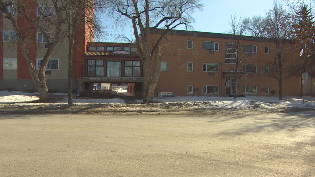 La devanture de la résidence étudiante de l'Université de Saint-Boniface.