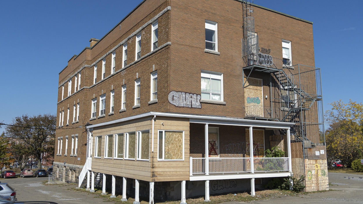 Must Urbain lorgne l’ancienne école d’agriculture de Rimouski