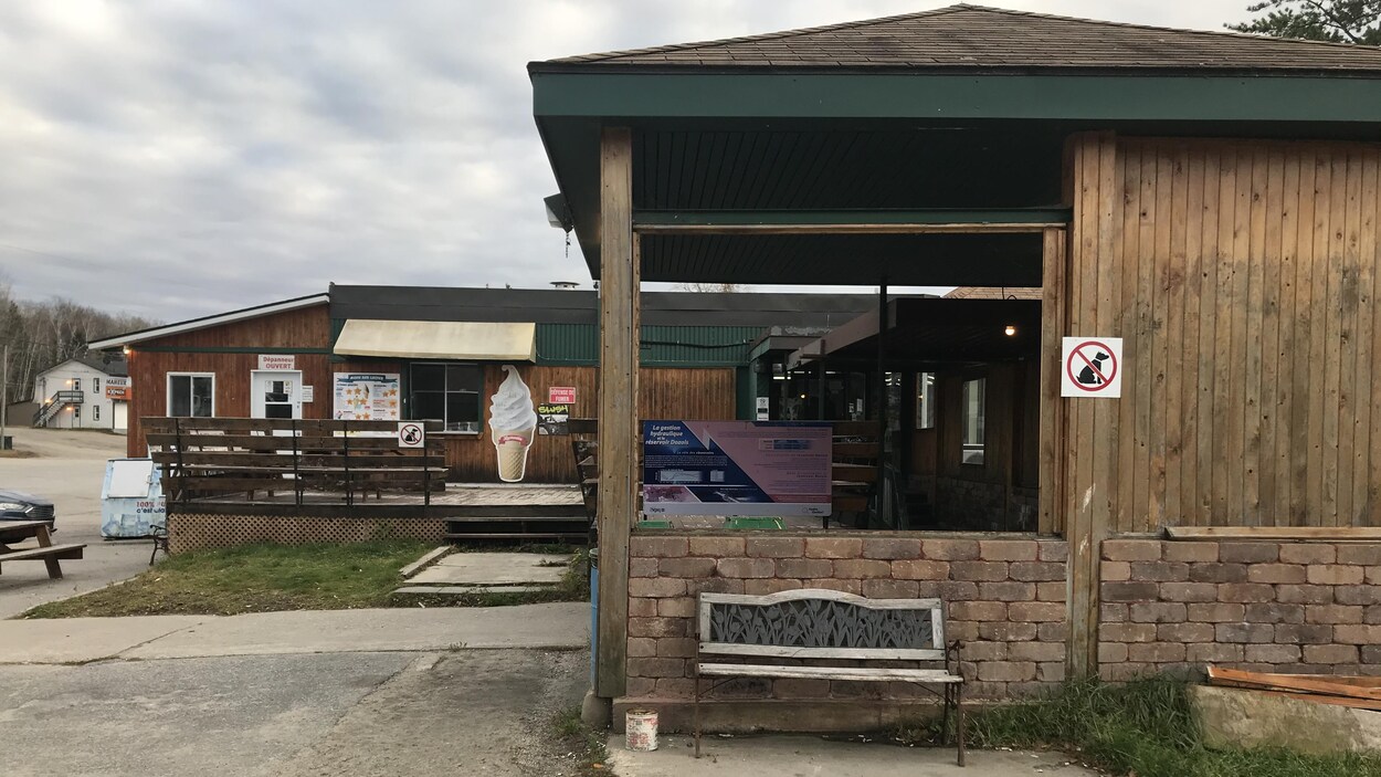 Le restaurant Le Domaine vu de côté.