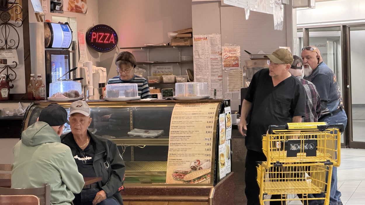 Un midi de jasette électorale à la table des aînés