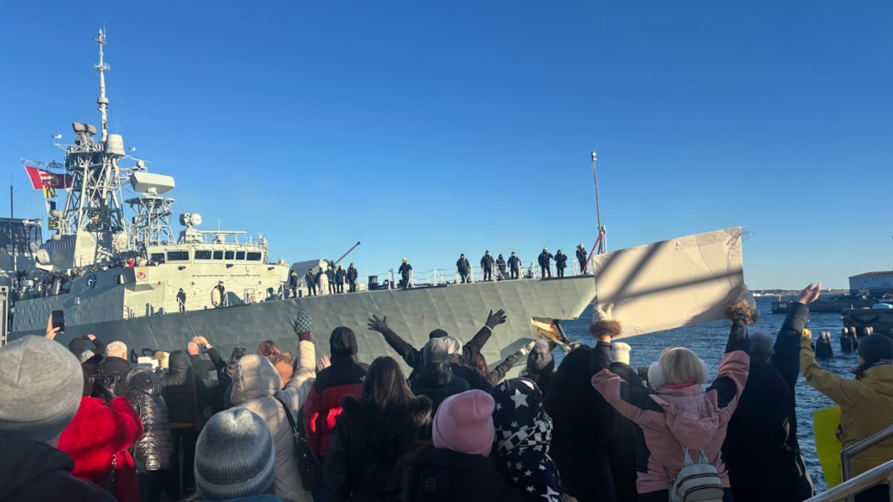 « Fière de lui, en tant que mère et ancienne de la Marine » : le NCSM St. John’s de retour