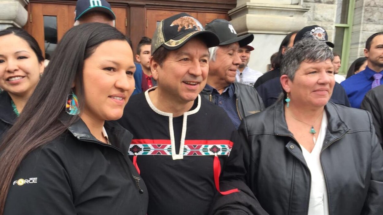 Richard Desautel et des membres de la Première Nation Sinixt.